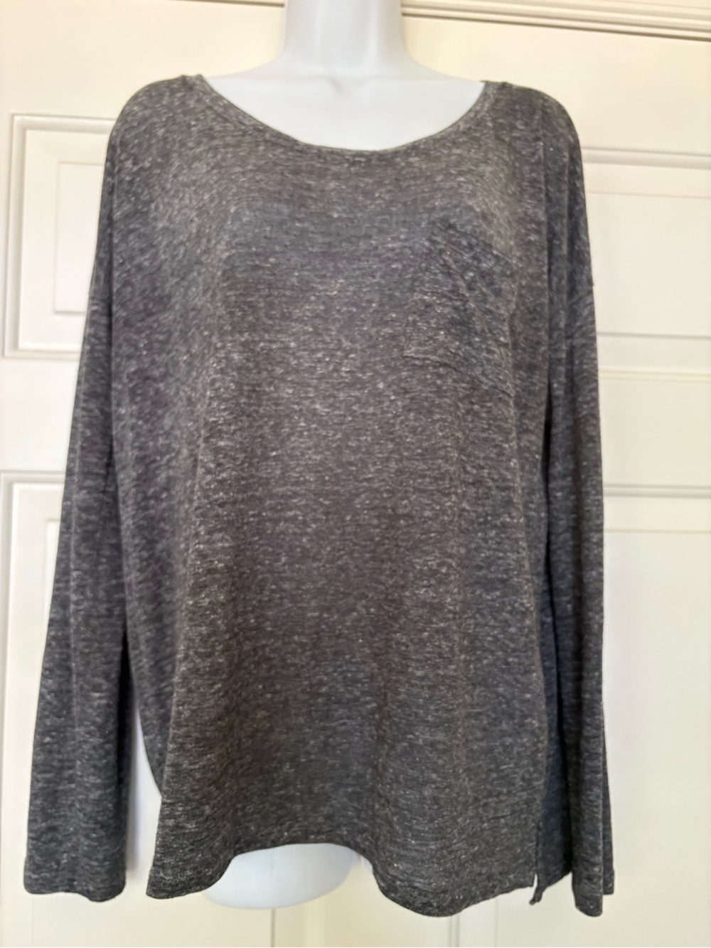 Old Navy Women's Long Sleeve Scoop Neck Shirt w/back seam - Gray, Size Medium